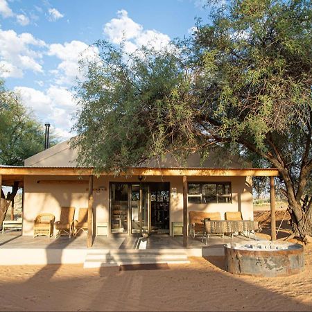 Zoutpanputs Game Lodge Askham Экстерьер фото