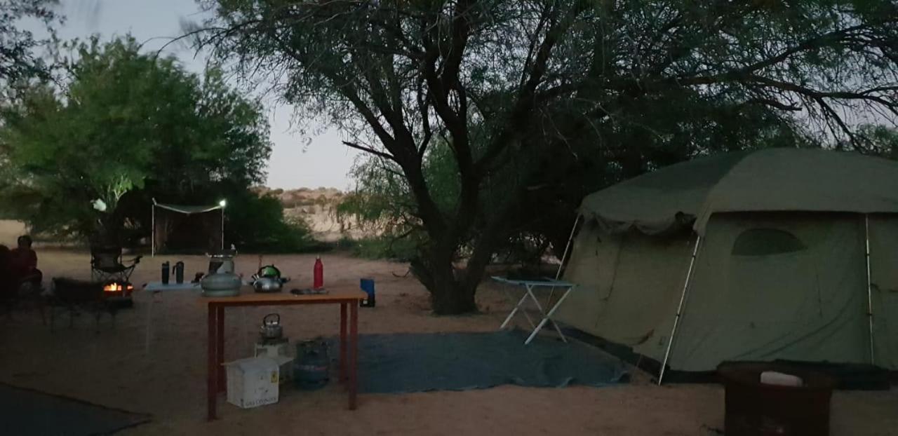 Zoutpanputs Game Lodge Askham Экстерьер фото