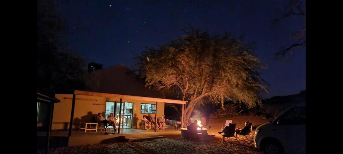 Zoutpanputs Game Lodge Askham Экстерьер фото